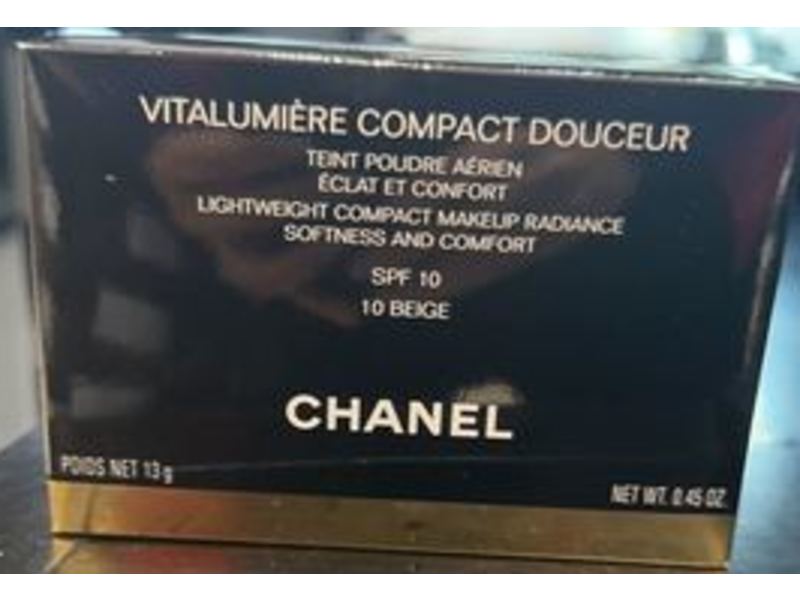 Chanel Lightweight Compact, SPF 10, 10 Beige, 0.45 oz/13 g