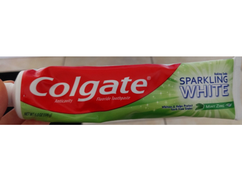 Colgate Sparkling White Fluoride Toothpaste, Mint Zing, 6 oz (170 g)