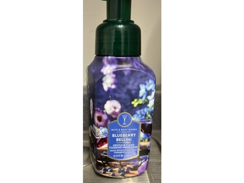 Bath & Body Works Gentle & Clean Foaming Hand Soap, Blueberry Bellini , 8.75 fl oz/259 mL