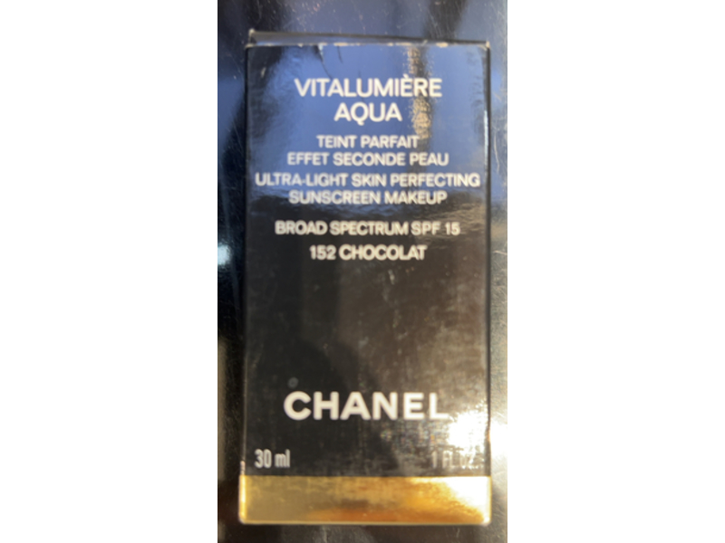 Chanel Vitalumiere Aqua Ulta Light Skin Perfecting Sunscreen Makeup, 152 Chocolat, 1 fl oz/30 mL