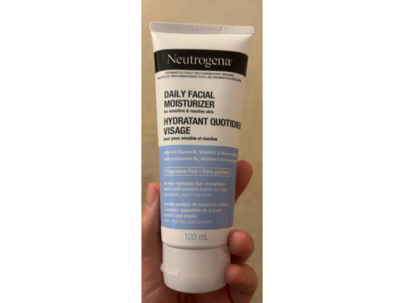 Neutrogena Daily Facial Moisturizer, Pro Vitamin B5 + Vitamin E & Niacinamide, 3.4 fl oz/100 mL