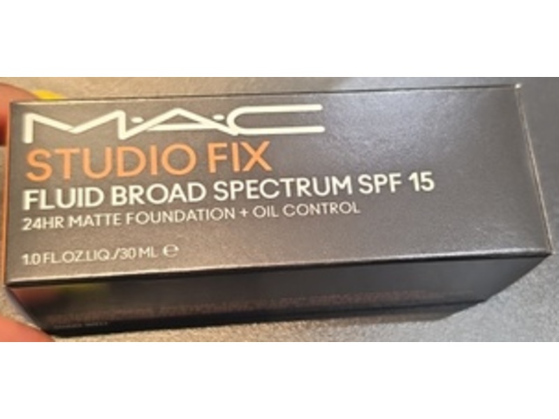 M.A.C Studio Fix Fluid Matte Foundation + Oil Control, NW43, SPF 15, 1 fl oz/30 mL