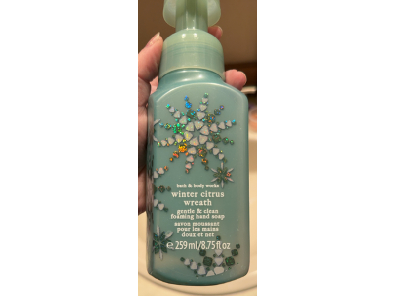 Bath & Body Works Gentle & Clean Foaming Hand Soap, Winter Citrus Wreath, 8.75 fl oz/259 mL