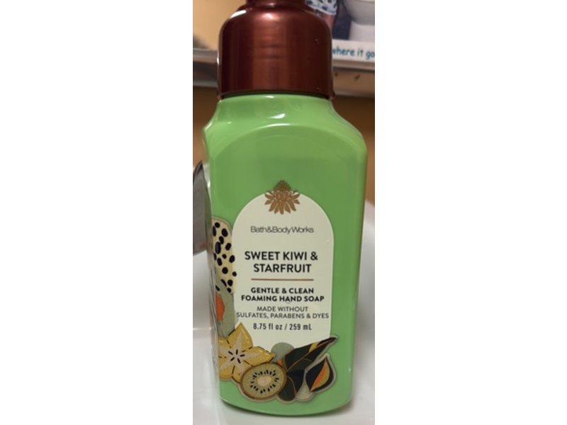 Bath & Body Works Gentle & Clean Foaming Hand Soap, Sweet Kiwi & Starfruit, 8.75 fl oz/259 mL