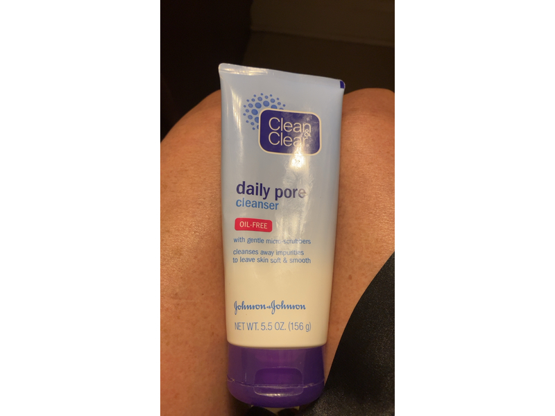 CLEAN & CLEAR Daily Pore Cleanser Oil-Free 5.50 oz (Pack of 5)