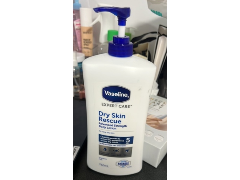 Vaseline Expert Care Dry Skin Rescue Advanced Strength Body Lotion, 750 mL