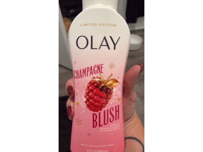 Olay Moisturizing Body Wash, Champagne Blush, 22 oz/650 mL