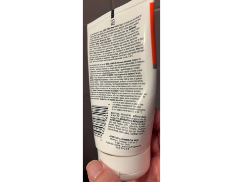 Neutrogena Rapid Clear Stubborn Acne Cleanser, 125 mL