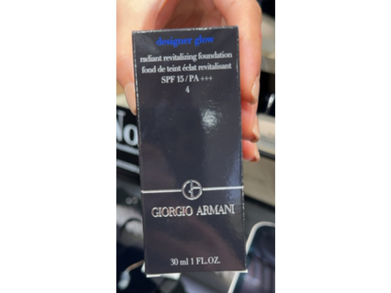 Giorgio Armani Designer Glow Radiant Revitalizing Foundation, SPF 15/PA+++, 4, 1 fl oz/30 mL