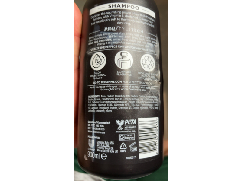 Tresemme Rich Moisture Shampoo, Vitamin E, 900 mL
