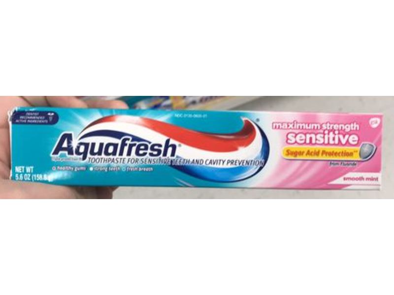 Aquafresh Maximum Strength Sensitive Toothpaste, Smooth Mint, 5.6 oz / 158.8 g