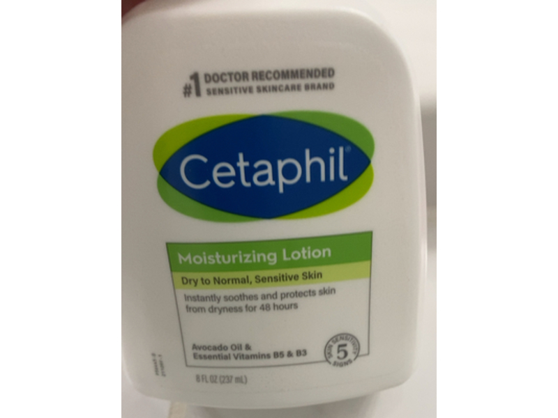 Cetaphil Moisturizing Lotion, Avocado Oil & Essential Vitamin B5 & B3, 8 fl oz/237 mL