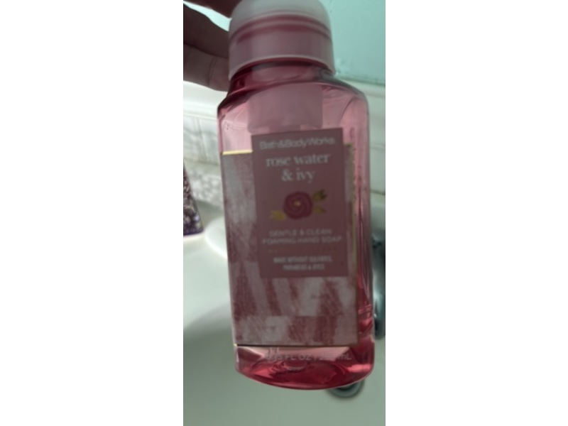 Bath & Body Works Gentle & Clean Foaming Hand Soap, Rose Water & Ivy, 259 mL