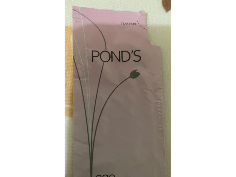 Pond's Age Defense Multi - Benefit Illuminating Cream, SPF 15 PA++, 10 mL