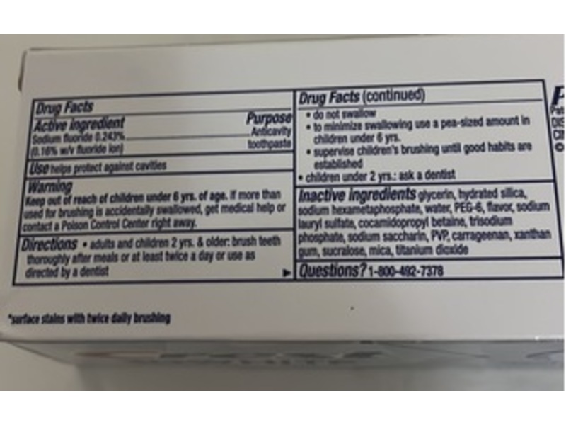 Crest 3D White Fluoride Anticavity Toothpaste, Vibrant Peppermint, 4.6 fl oz/130 g