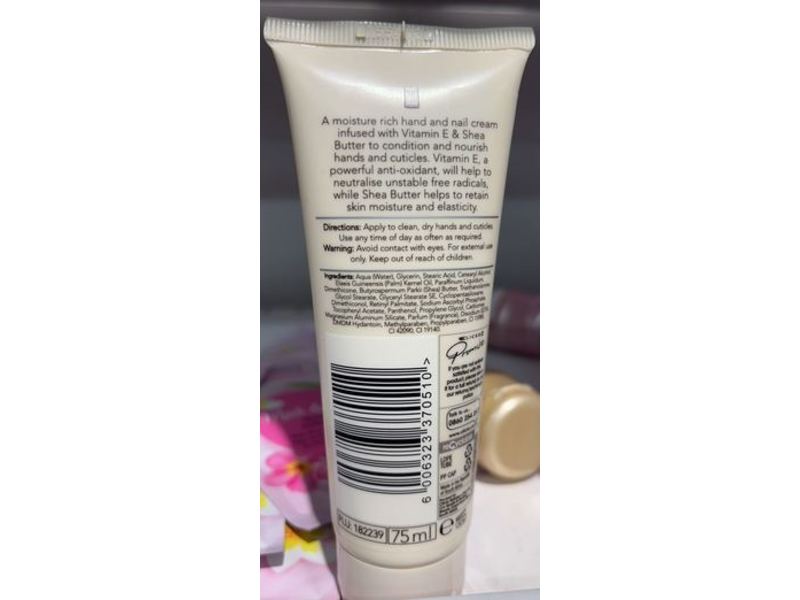 Clicks Skin Care Collection Moisturises & Nourishes Hand Cream, Vitamin + Shea Butter, 75 mL