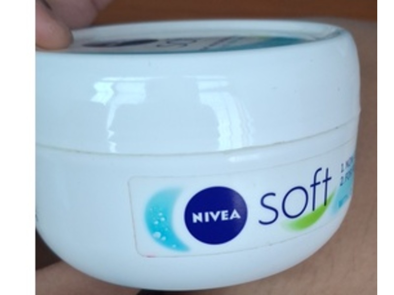 Nivea Soft Light Moisturizing Cream, 300 mL