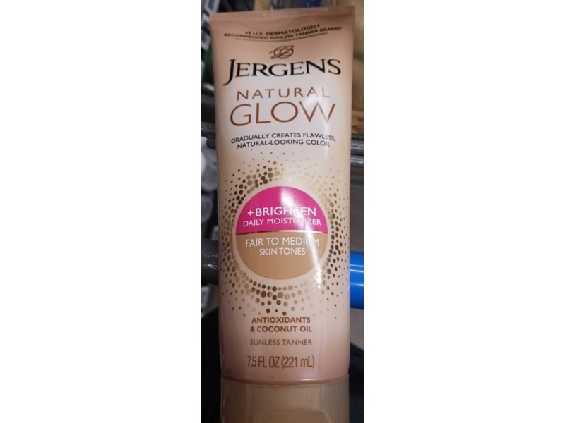 Jergens Natural Glow +Brighten Daily Moisturizer Tanning Lotion, Fair To Medium, 7.5 fl oz/221 mL
