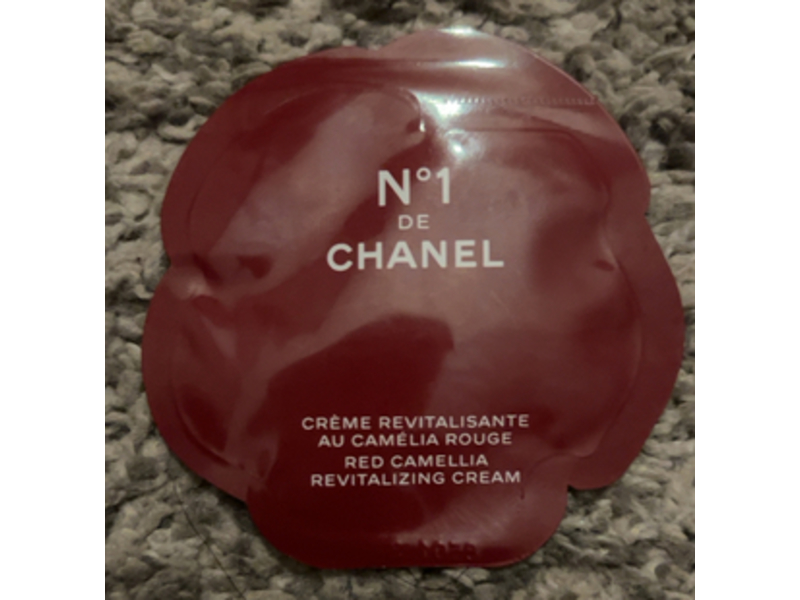Chanel N°1 De Revitalizing Cream, Red Camellia, 0.03 fl oz/1 mL