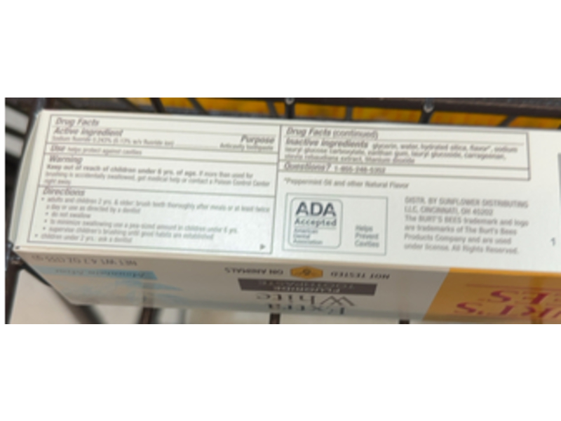 Burt's Bees Extra White Fluoride Toothpaste, Mountain Mint, 4.7 oz/133 g