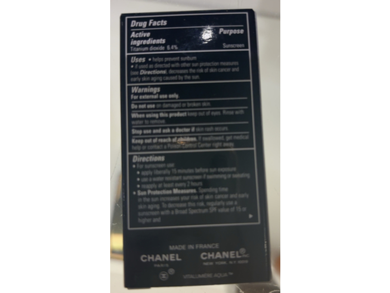 Chanel Vitalumiere Aqua Ultra - Light Skin Perfecting Sunscreen Makeup, SPF 15, 50 Beige, 1 fl oz/30 mL