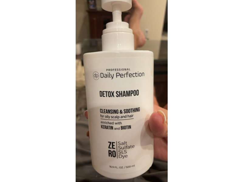 Daily Perfection Cleansing & Soothing Detox Shampoo, Biotin & Keratin, 16.9 fl oz/500 mL