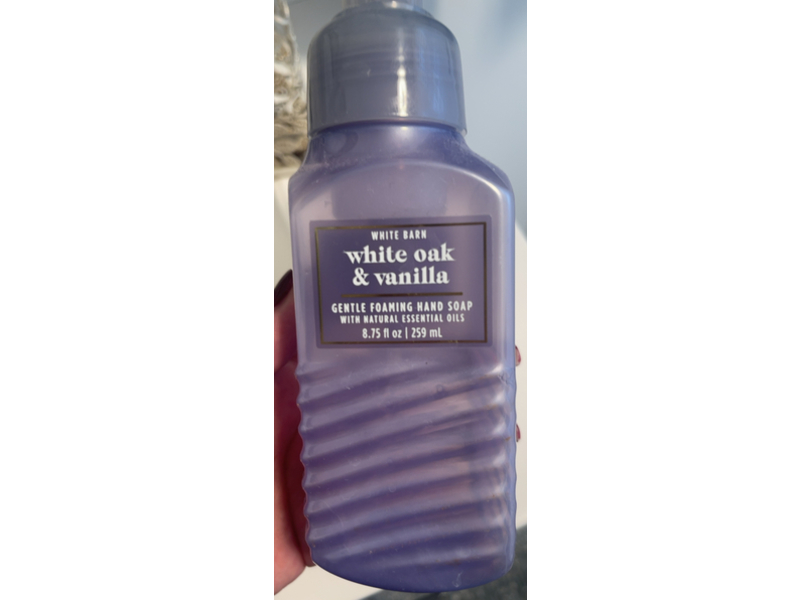 White Barn Gentle Foaming Hand Soap, White Oak & Vanilla, 8.75 fl oz/259 mL