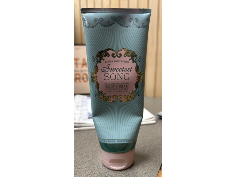 Bath & Body Works Moisturizing Body Cream, Sweetest Song, 8 fl oz/258 mL