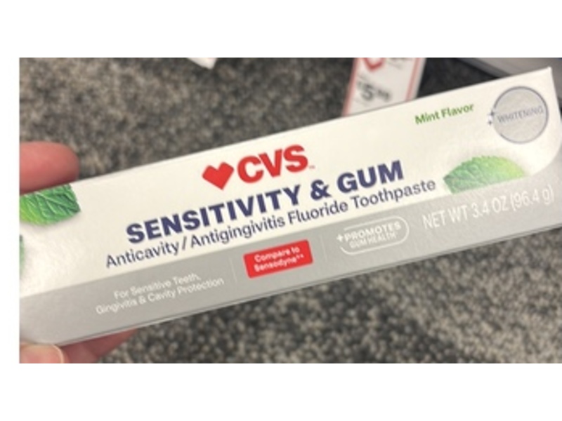 CVS Sensitivity & Gum Anticavity Fluoride Whitening Toothpaste, Mint Flavor, 3.4 fl oz/96.4 g