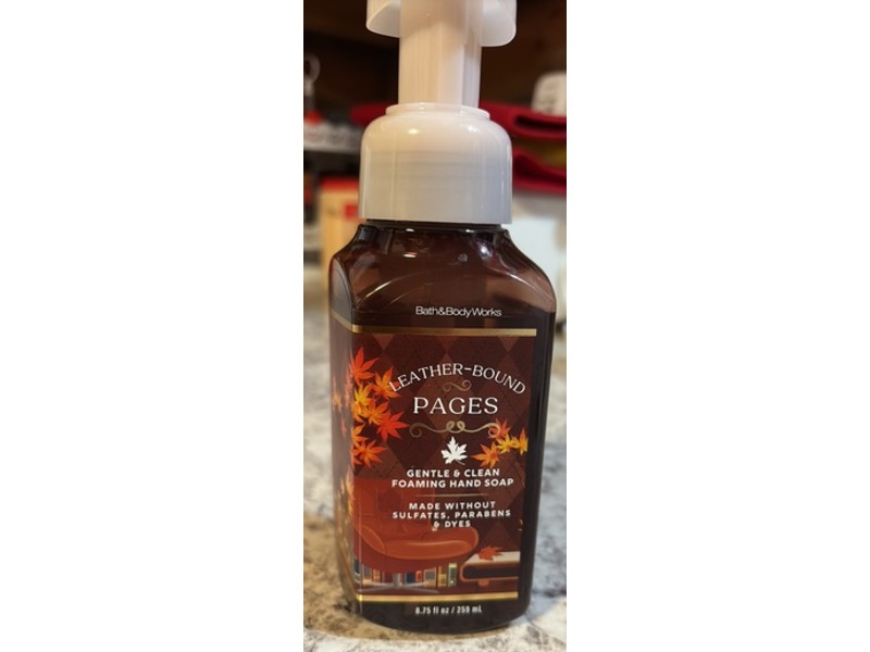 Bath & Body Works Leather-Bound Gentle & Clean Foaming Hand Soap, Pages, 8.75 fl oz/259 mL