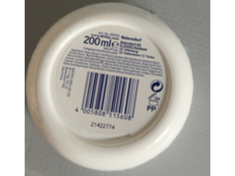 Nivea Refreshingly Soft Moisturizing Cream, Jojoba Oil & Vitamin E, 200 mL