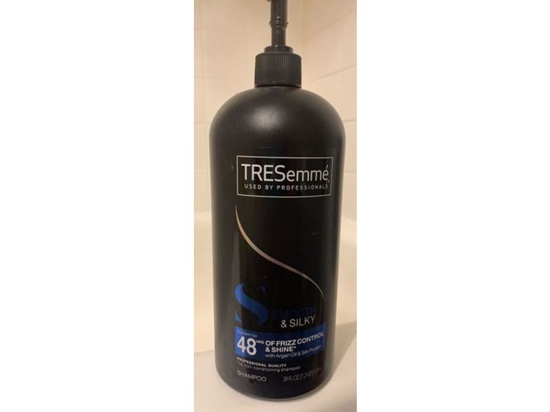 Tresemme Smooth & Silky Shampoo, Argan Oil & Silk Protien, 39 fl oz/1.15 L