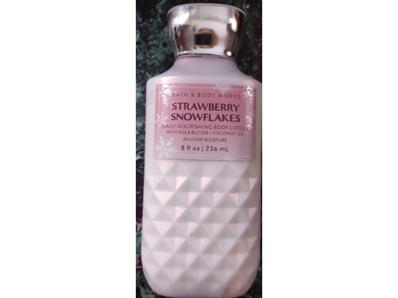 Bath & Body Works Daily Nourishing Body Lotion, Strawberry Sknowflakes, 8 fl oz/236 mL