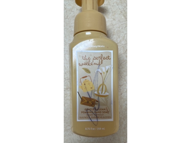 Bath & Body Works Gentle & Clean Foaming Hand Soap, The Perfect Weekend, 8.75 fl oz/259 mL