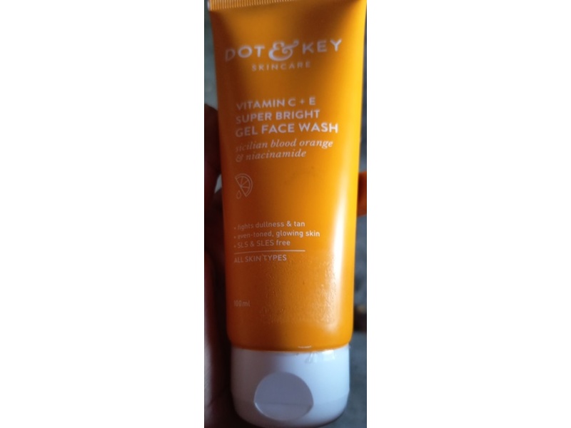 Dot & Key Skincare Super Bright Gel Face Wash, Vitamin + E, 100 mL