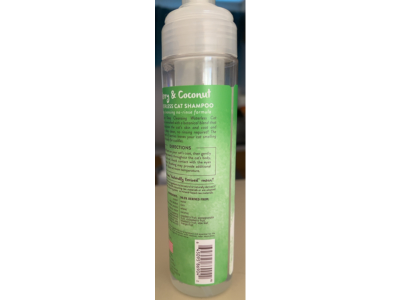 Tropiclean Waterless Cat Shampoo, Berry & Coconut, 7.4 fl oz/220 mL