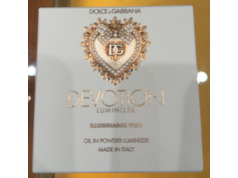 Dolce & Gabbana's Devotion Illuminating Face Powder, 00 Universal Light