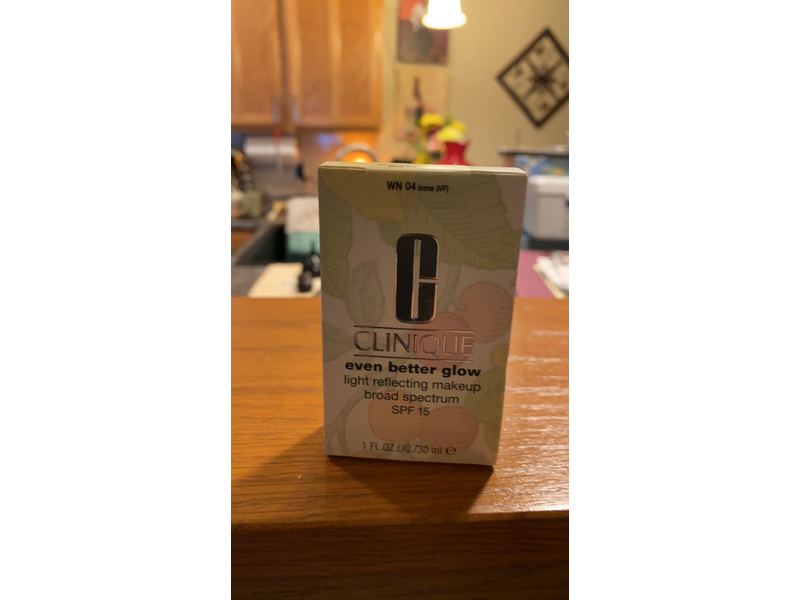 Clinique Even Better Glow Light Reflecting Makeup Broad Spectrum SPF 15/1 oz. Bone