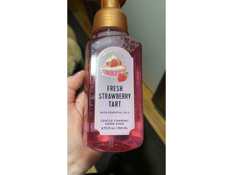 Bath & Body Works White Barn Candle Company Gentle Foaming Hand Soap 8.75 fl oz Fresh Strawberry Tart