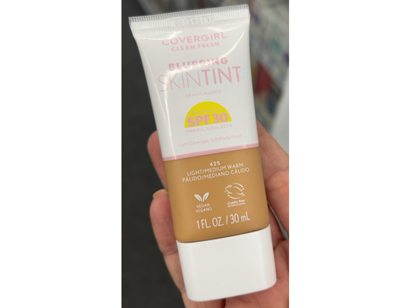 Covergirl Blurring Skin Tint, 425 Light Medium Warm, SPF 30, 1 fl oz/30 mL
