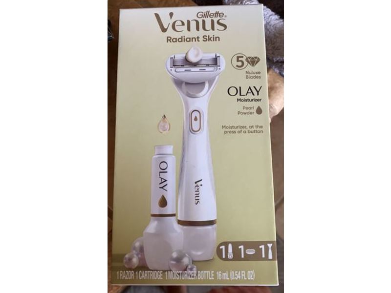 Gillette Venus Radiant Skin Moisturizer & Razors Set, Pearl Powder, 0.54 fl oz/16 mL