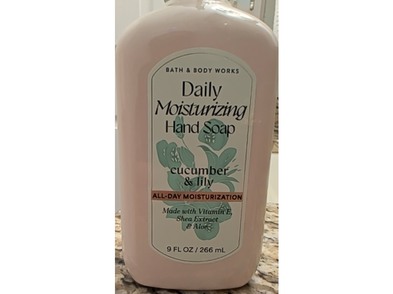 Bath & Body Works Daily Moisturizing Hand Soap, Cucumber & Lily, 9 fl oz/266 mL