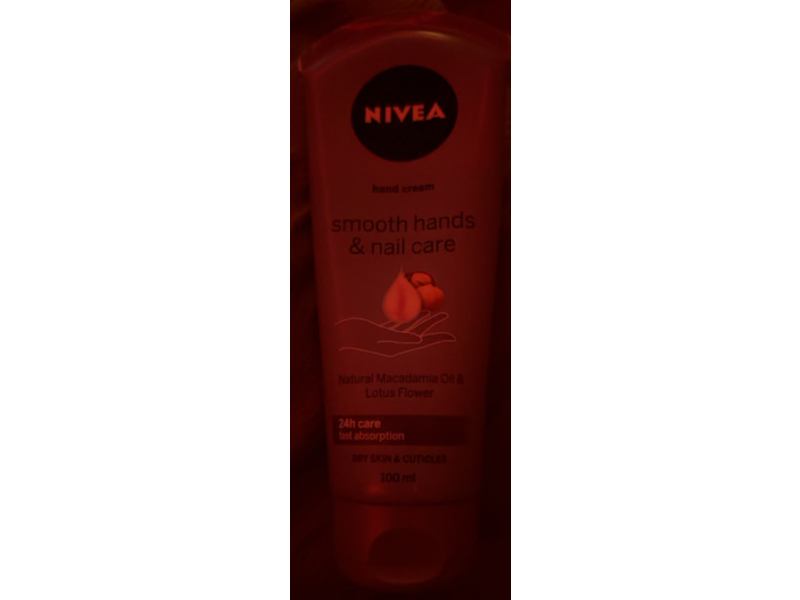 Nivea Smooth Hands & Nail Care Cream, Natural Macadamia Oil & Lotus Flower, 100 mL