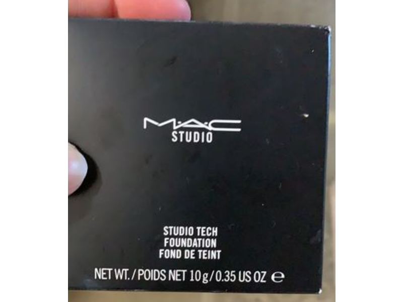 M.A.C Studio Tech Foundation, Nw20, 0.35 oz/10 g