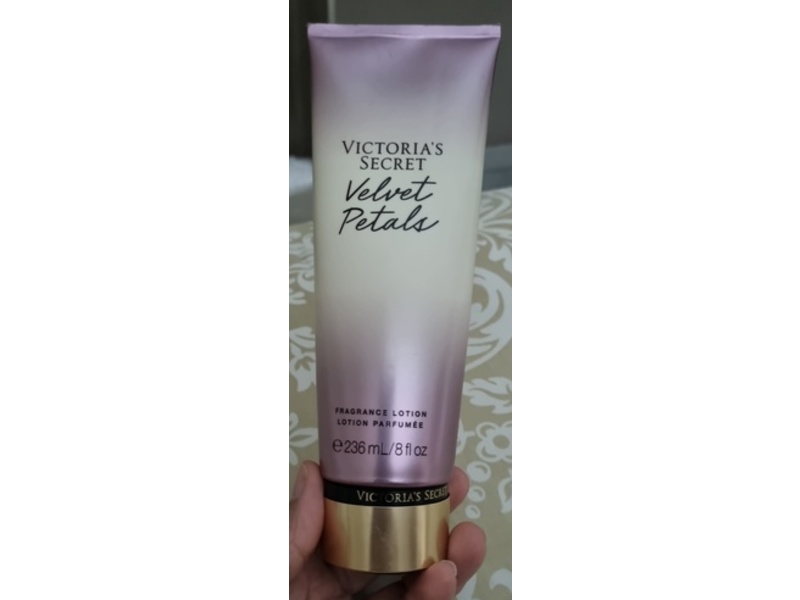 Victoria's Secret Fragrance Body Lotion, Velvet Petals, 8 fl oz/236 mL