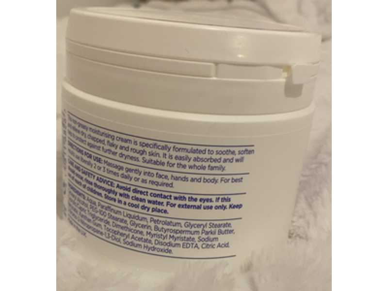 Dryskin Soothes + Softens & Moisturises Cream, 500 g