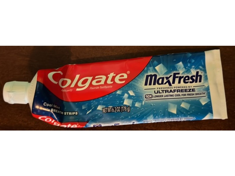 Colgate Maxfresh Ultrafreeze Anticavity Fluoride Toothpaste, Cool Mint, 6.3 oz/178 g
