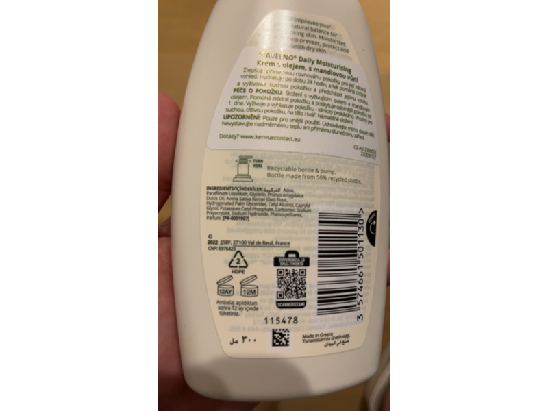 Aveeno Daily Moisturising Creamy Oil, Oat & Sweet Almond Oil, 300 mL