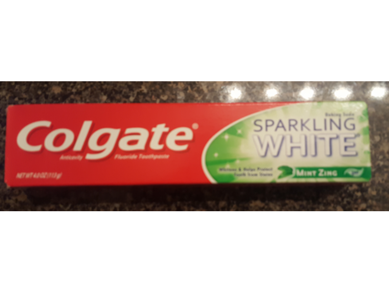 Colgate Sparkling White Fluoride Toothpaste, Mint Zing, 4 oz/113 g