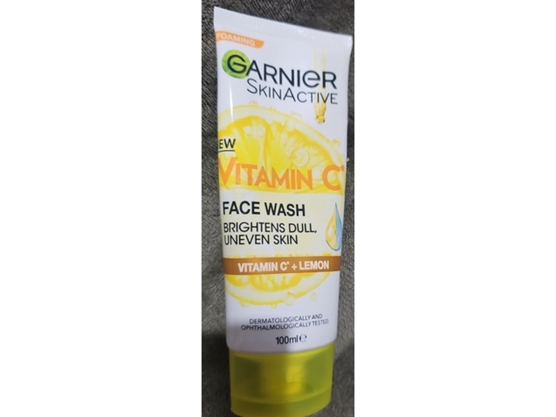 Garnier SkinActive Face Wash, Vitamin C + Lemon, 100 mL